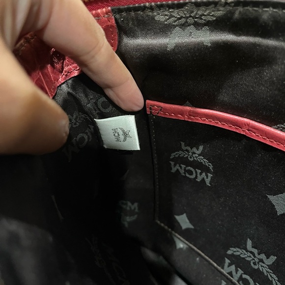 MCM MILLIE STUDDED PINK PHYTON DESIGN CLUTCH - Picture 4 of 9